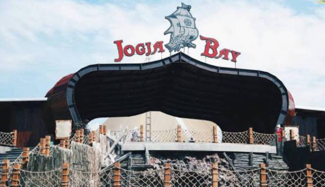 Dahsyatnya Water Park Jogja Bay