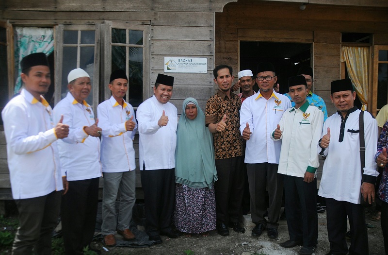 Bupati Resmikan 5 Bedah Rumah Layak Huni Bantuan Baznas Meranti di Rangsang Barat, Dorong Masyarakat