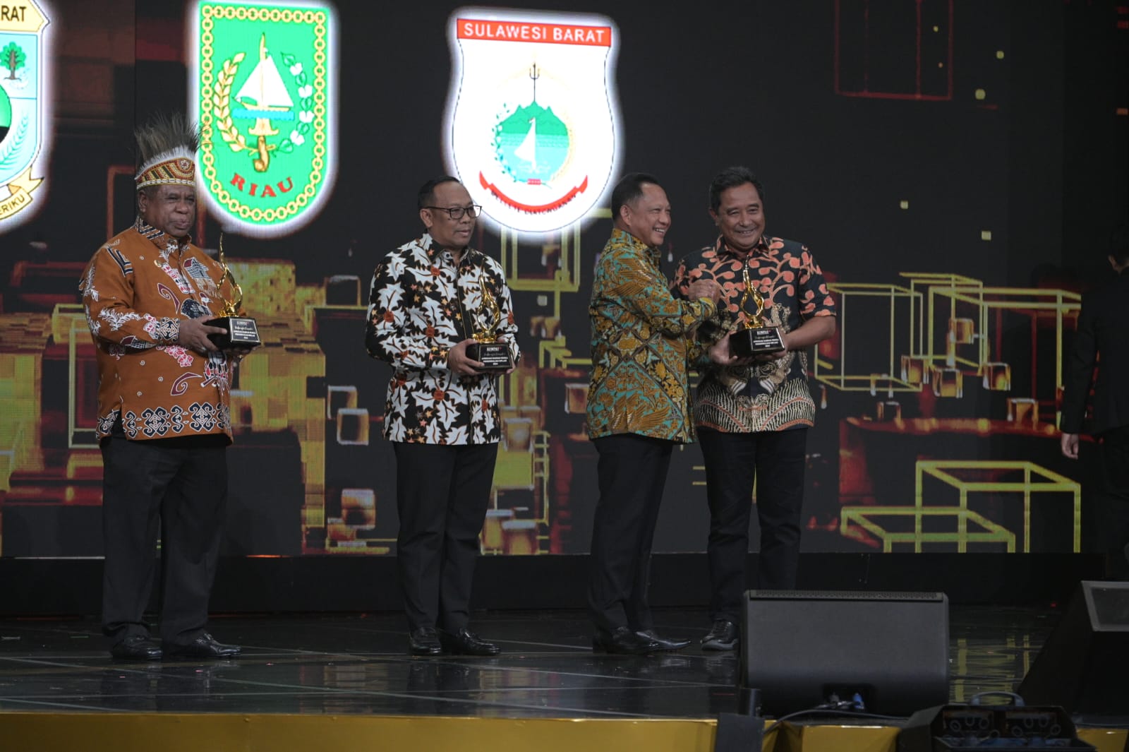 Mendagri Tito Karnavian Apresiasi Kepala Daerah Penerima Penghargaan Kompas