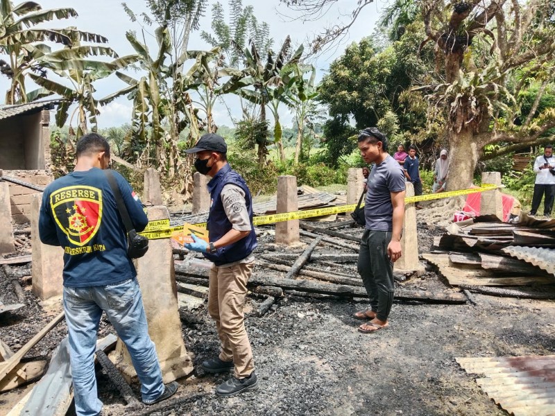 Kebakaran Hebat di Kuansing, Satu Unit Rumah Warga Hangus Terbakar
