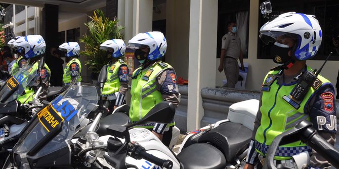 Karena tak Terima Anaknya Ditilang, Bapak Ini Acungkan Celurit dan Kejar Polantas