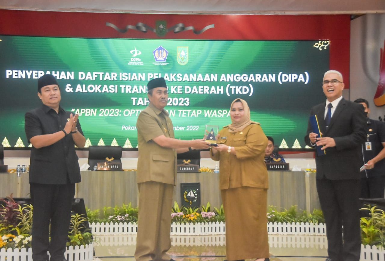 9 Tahun Berturut Raih WTP, Bupati Kasmarni Terima Penghargaan dari DJPb Riau