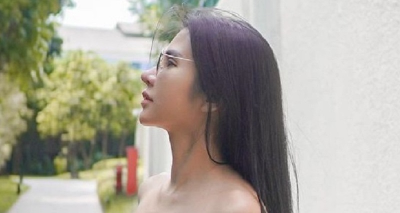 Duh! Gaya Maria Vania Pakai Kemben Bikin Insecure