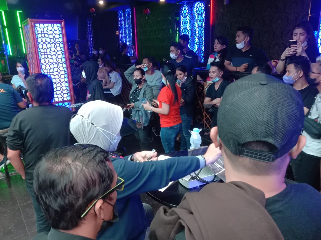 New Paragon dan Grand Dragon Pekanbaru Gandeng RS Bhayangkara Vaksinasi Masal Karyawan