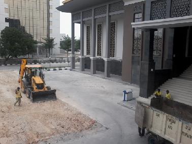 Halaman Gedung DPRD Pekanbaru Mulai Didatarkan