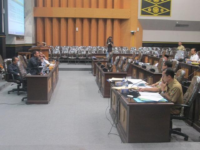 Aduh, Ketua TAPD Mangkir, Rapat Banggar Bahas APBD Pekanbaru Batal