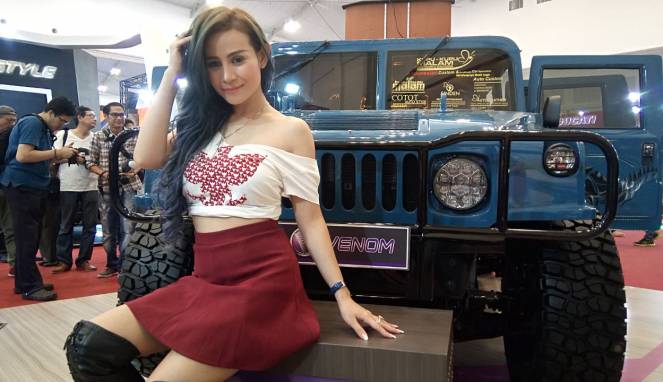 Model Seksi Ini Mau Diajak Jalan, Syaratnya...