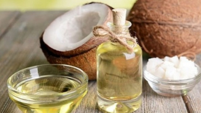 Terjamin, Putihkan Gigi Selama 2 Menit dengan Minyak Kelapa