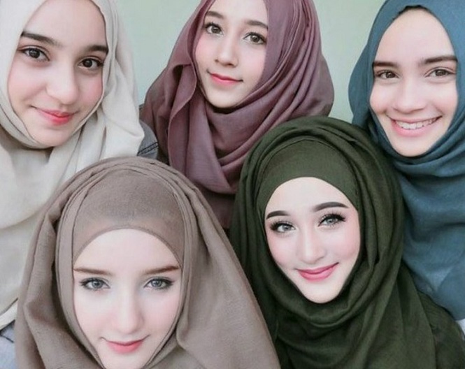 Mirror Bersaudara, Lima Hijaber Cantik Asal Thailand yang Bikin Hati Adem