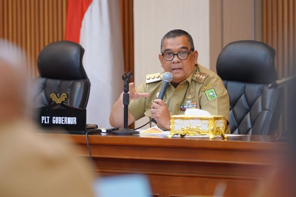Plt Gubri Minta Pejabat Pemprov Riau Fokus Gesa Realisasi APBD-P