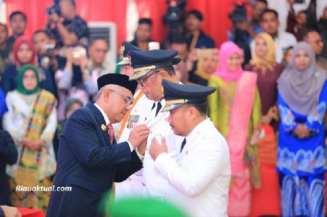 Berlangsung khidmat, Gubernur Riau Lantik Kepala Daerah Pemenang Pilkada Serentak