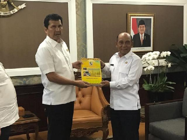 Bupati Harris Serahkan LKP ke Kemenpan RB