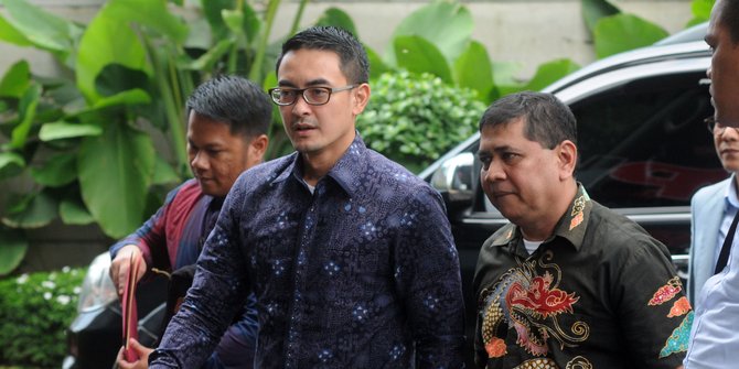 KPK Tahan Gubernur Jambi Zumi Zola