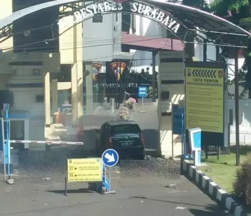 Ini Video Detik-Detik Ledakan Bom di Mapolrestabes Surabaya