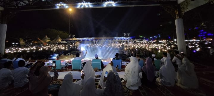 Malam Pergantian Tahun, Bupati Siak Bersholawat dengan Ribuan Masyarakat