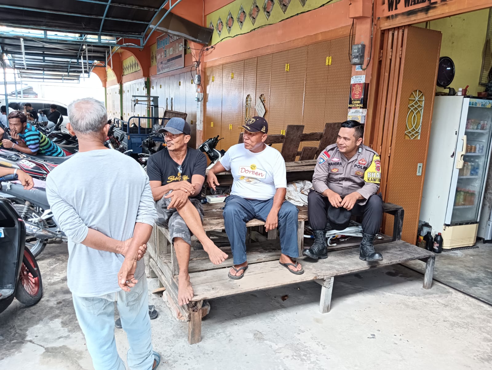 Bhabinkamtibmas Polsek Bengkalis Sambangi Warga, Bangun Sinergitas Pasca Pilkada 2024