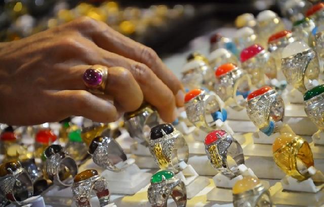 Meredupnya Pijar Batu Akik