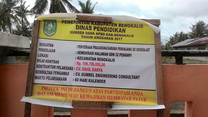 Proyek Semenisasi SDN 32 Desa Penampi Bengkalis Diduga Asal Jadi