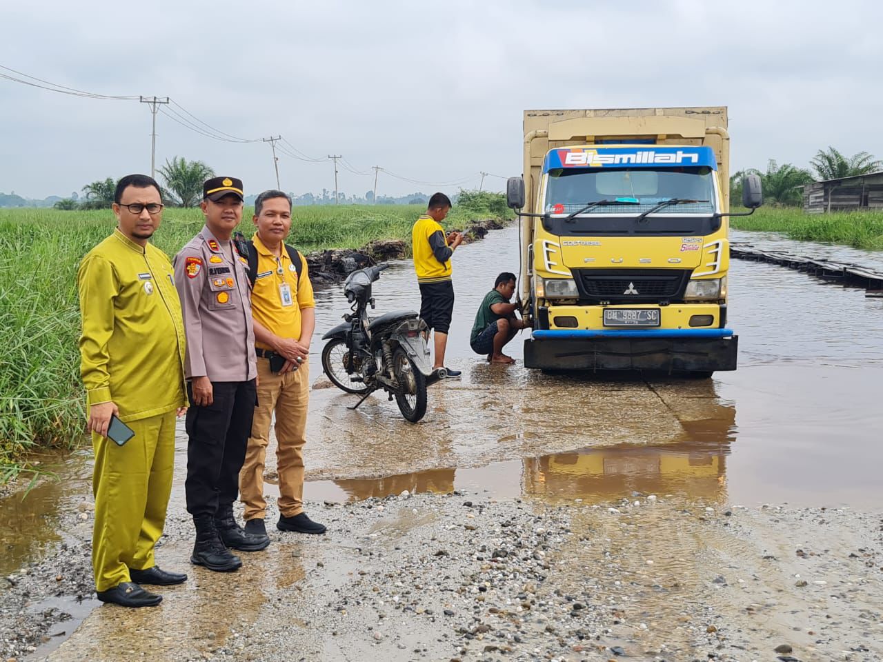 Kapolsek Bonai Darussalam Gelar Cooling System dan Berikan Bantuan Sosial untuk Warga Desa Sontang