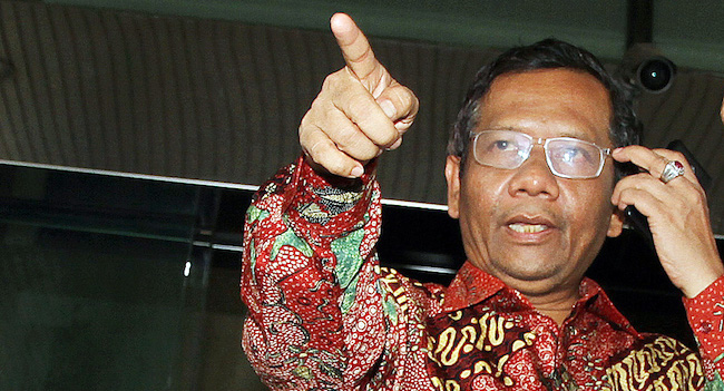 HEBOH ! Mahfud MD Bocorkan Ancaman KH Ma’ruf Amin ke Jokowi