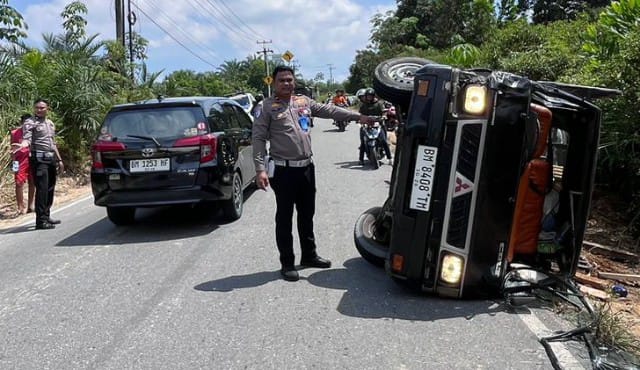 Kecelakaan Maut di Jalan Raja Panjang Okura, Pemotor Tewas Usai Tabrakan dengan Mobil L300