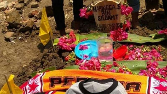 Saksi Mata Lihat Polisi Biarkan Bobotoh Siksa Haringga Hingga Tewas, Benarkah ?