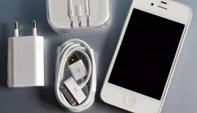 Cara Membedakan Charger iPhone Asli dan Palsu