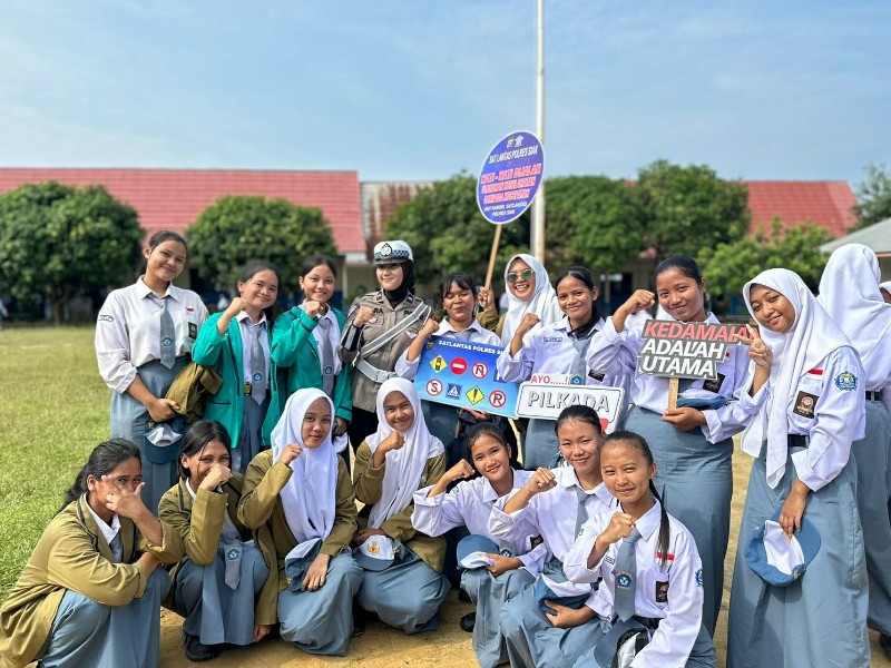 Polres Siak Edukasi Pelajar SMK Negeri 1 Kandis melalui Program Police Goes to School untuk Pemilu Damai