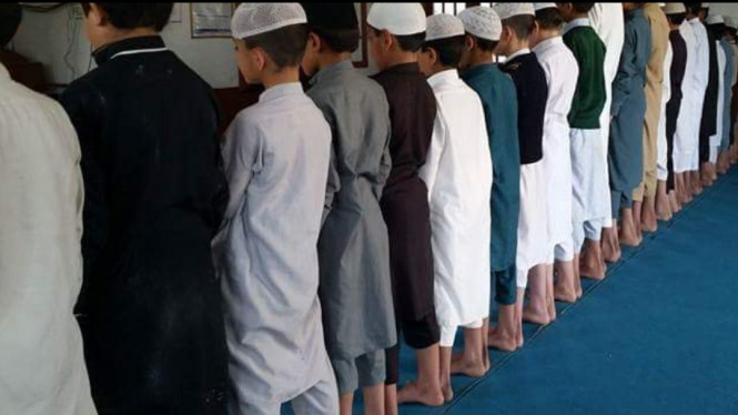 Saf Salat Berjemaah Harus Lurus dan Rapat, Ini Penjelasannya