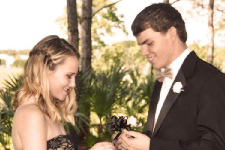 Divonis Hanya Bisa Hidup Beberapa Pekan Lagi, Remaja Ini Lamar Pacar Sebagai Keinginan Terakhirnya