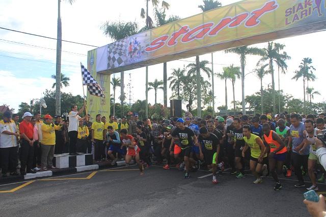 Dilepas Bupati Siak, Pelari Kenya Charles Munyua Juarai Siak 10K