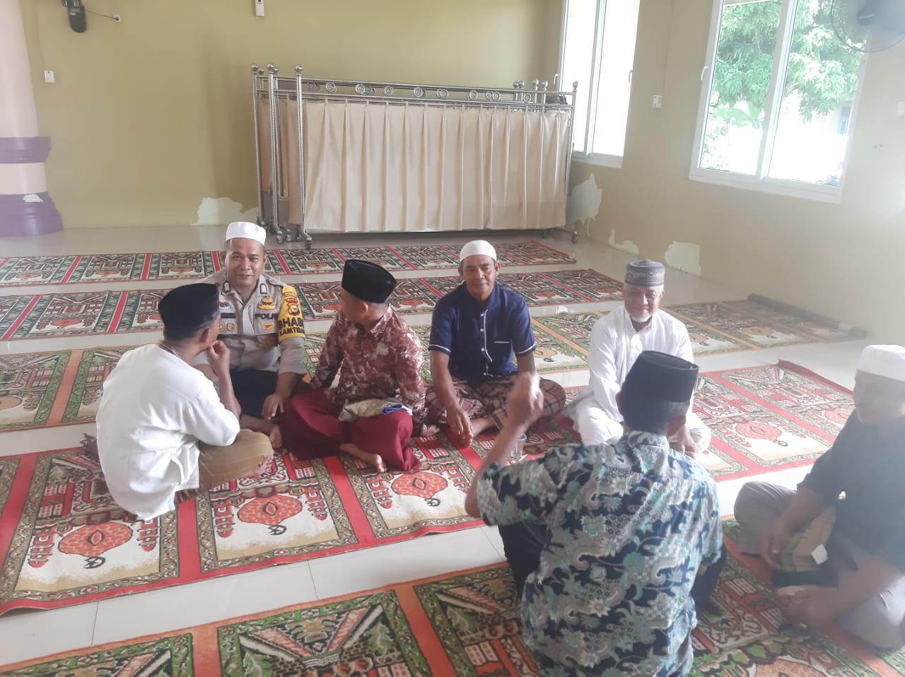 Cooling System Polsek Perhentian Raja, Sambangi Tokoh Agama Jelang Pemilu 2024