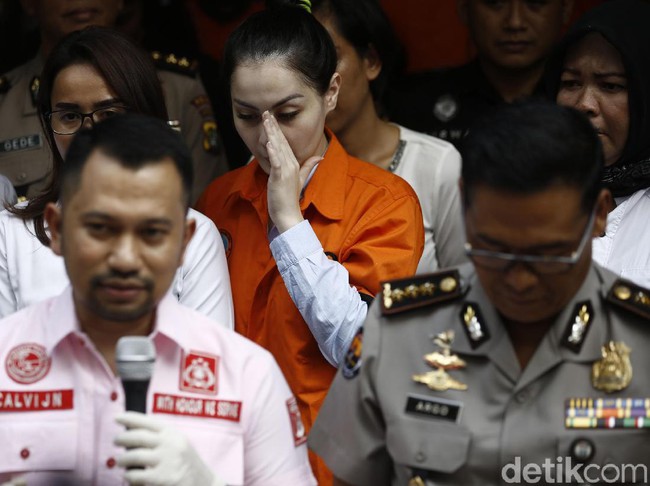 Video Jennifer Dunn Menangis 'Menyembah' ke Polisi Beredar
