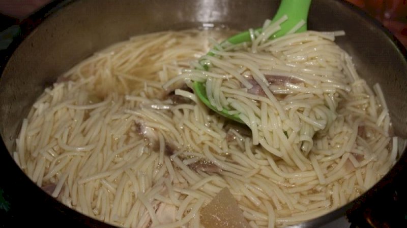 Waduh! Makan Mi yang Disimpan 1 Tahun di Kulkas, 9 Orang Sekeluarga Tewas