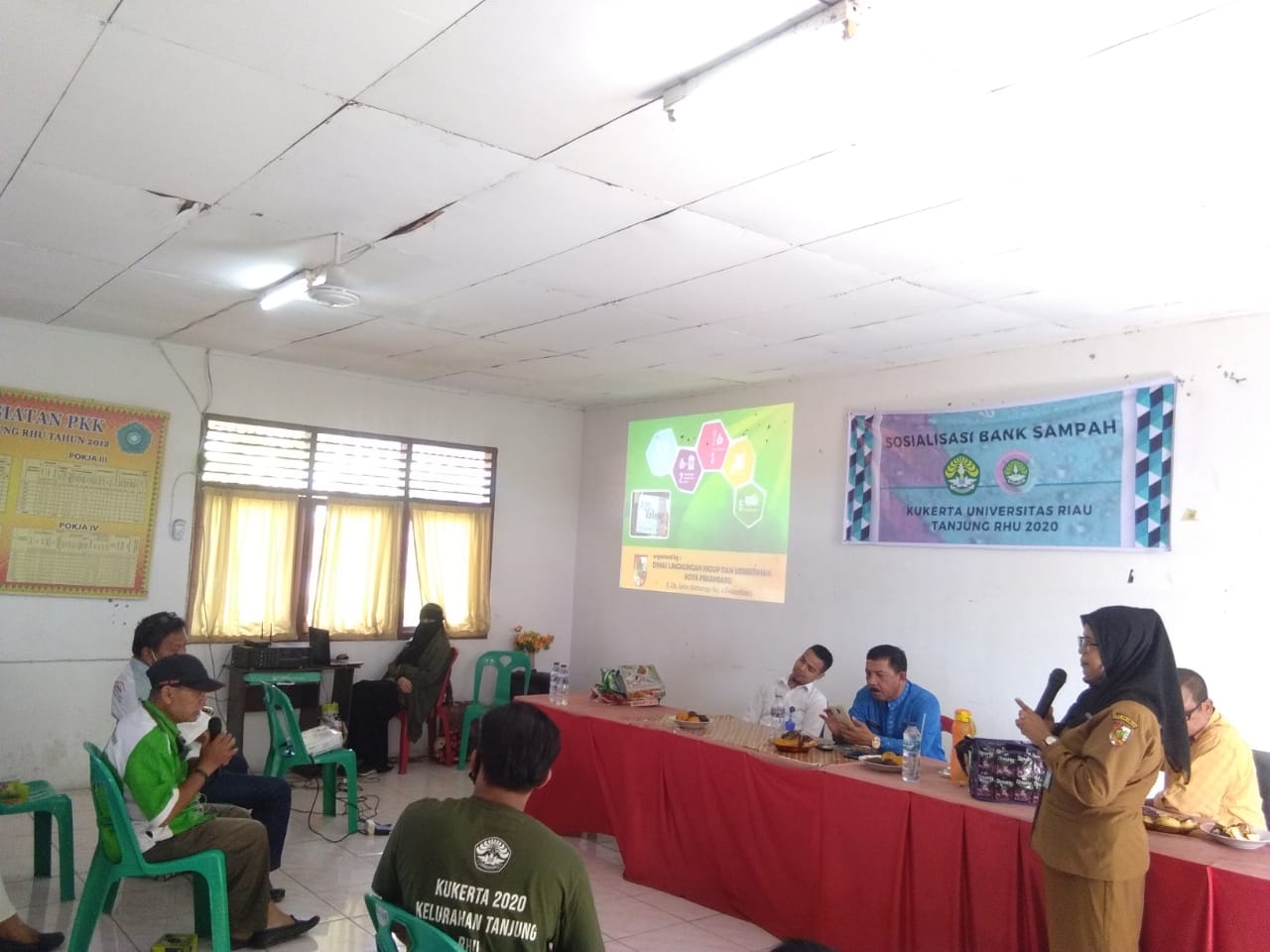 Tim Kukerta UNRI Adakan Sosialisasi Pemanfaatan Bank Sampah