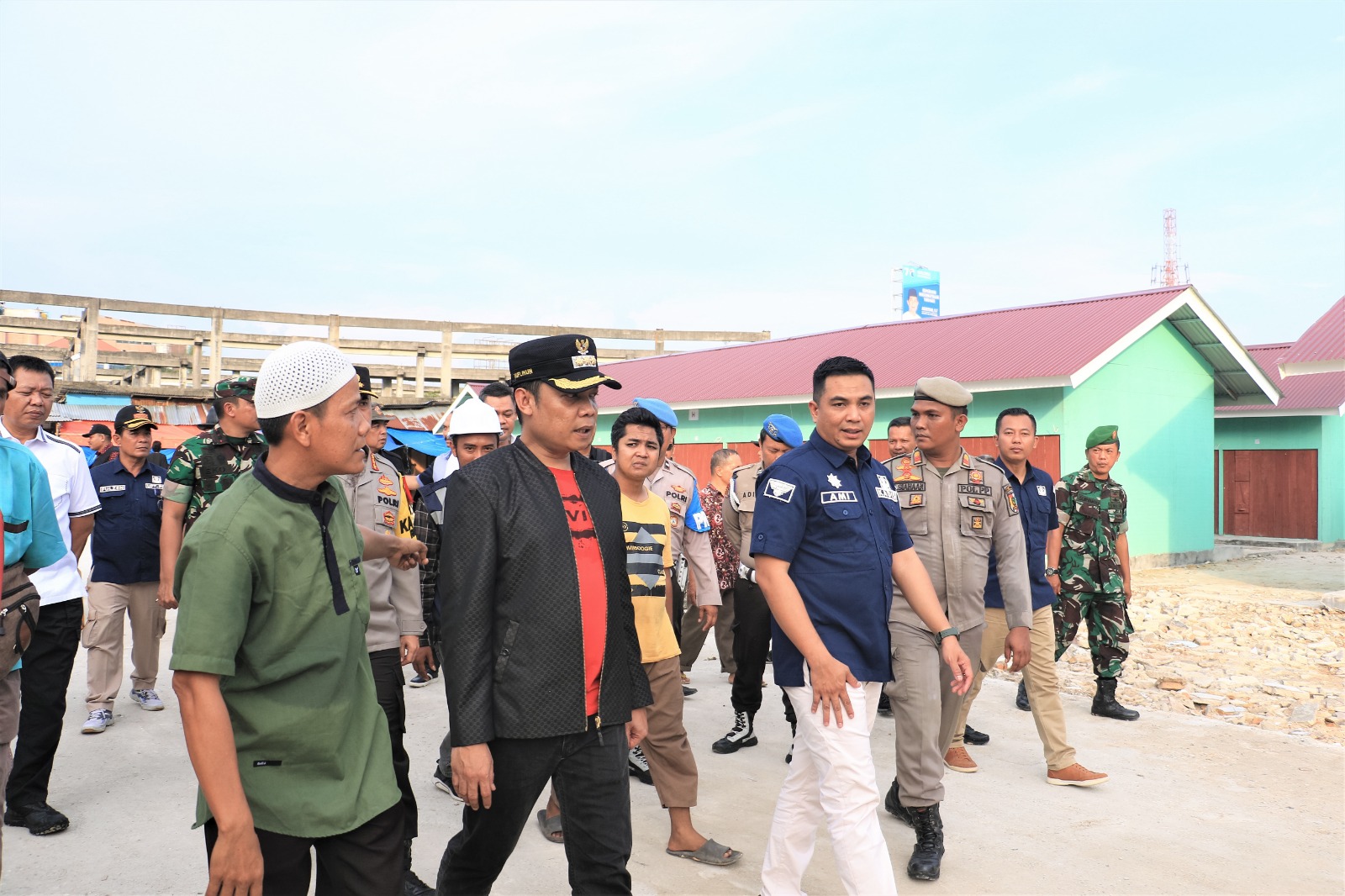 Pemko Serahkan Kios Sementara ke Pedagang Korban Kebakaran Pasar Cik Puan