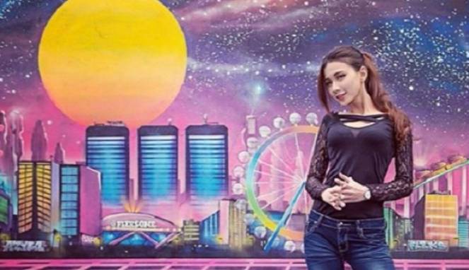 Punya Kaki Panjang dan Mulus, Wanita Ini Bikin 'Gila' Pengikutnya