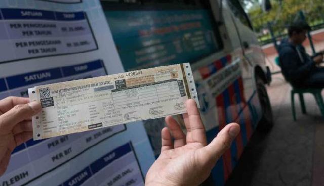 Indef: Kenaikan Tarif Dipicu Turunnya Penjualan Kendaraan