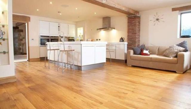 Berikut Plus Minus Gunakan Bahan Parket Motif Kayu di Lantai Rumah