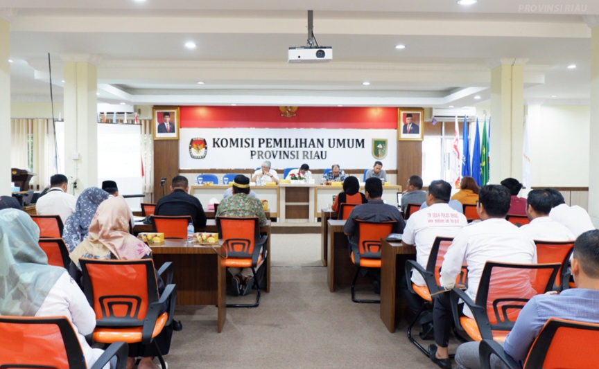 Sempat Dinyatakan Tak Memenuhi Syarat, Mimi Lutmila dan T Rusli Ahmad Akhirnya Masuk Tahapan Verfak Bacalon DPD Dapil Riau