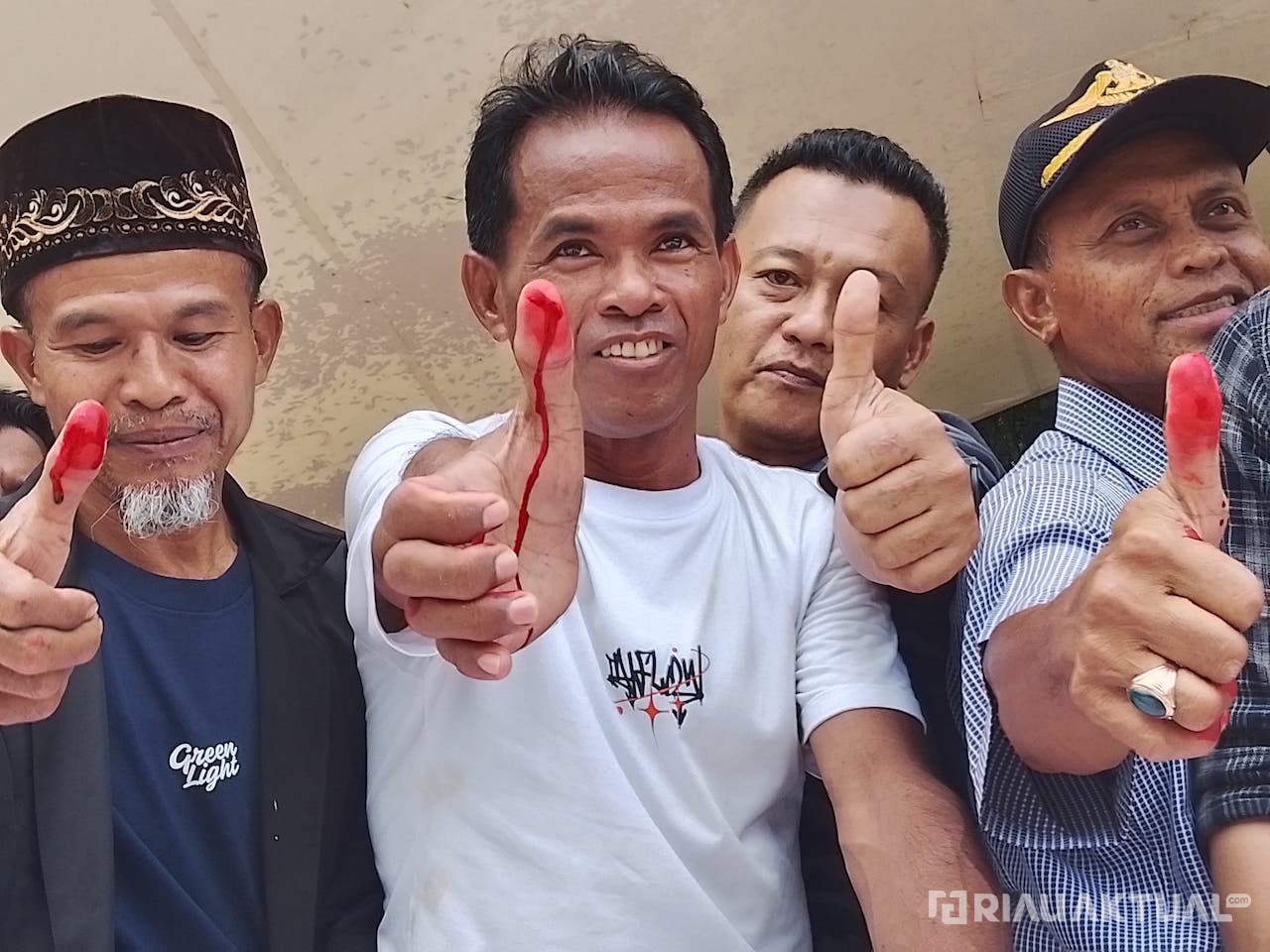 Ribuan Warga Siak Aksi Cap Jempol Darah, Tolak PSU Lagi