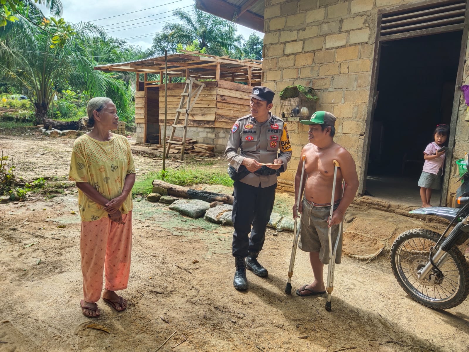 Warga Difabel Difasilitasi Polsek Pujud Jika Sulit ke TPS saat Pemilu