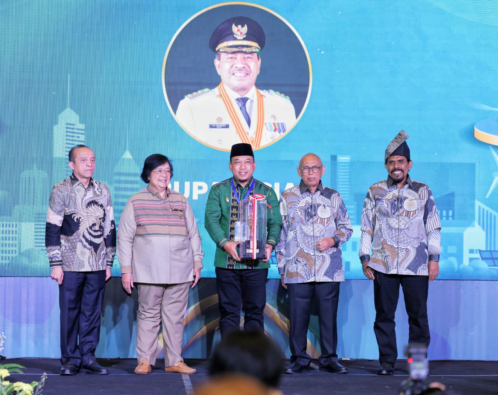 Bupati Siak Alfedri Raih Penghargaan Nirwasita Tantra dari KLHK