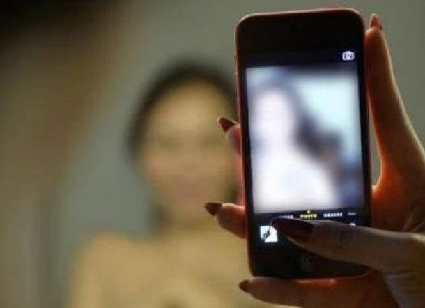 Niat Jadi Perawat, Wanita Ini Malah Diminta Foto Bugil Sebagai Syarat
