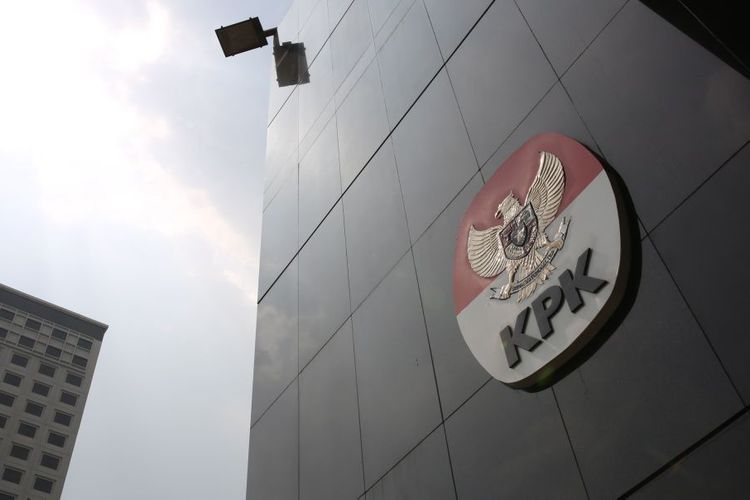 Ya Ampun, Bupati Bersama Anggota Keluarganya Tertangkap OTT KPK