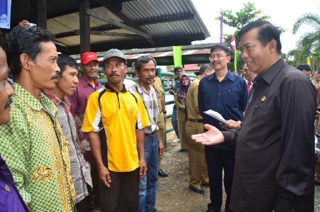 Walikota Pekanbaru Tanam Pohon di Rumah Ibadah Kecamatan Payung Sekaki