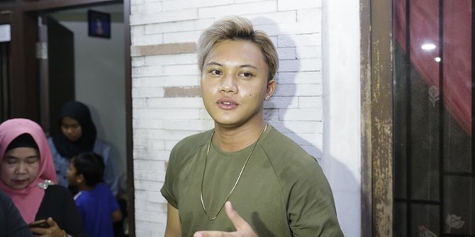 Duga Ada Kejanggalan atas Meninggalnya Sang Bunda, Rizky Febian Lapor Polisi