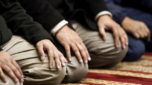 Keuntungan salat berjemaah, dibebaskan api neraka & kemunafikan