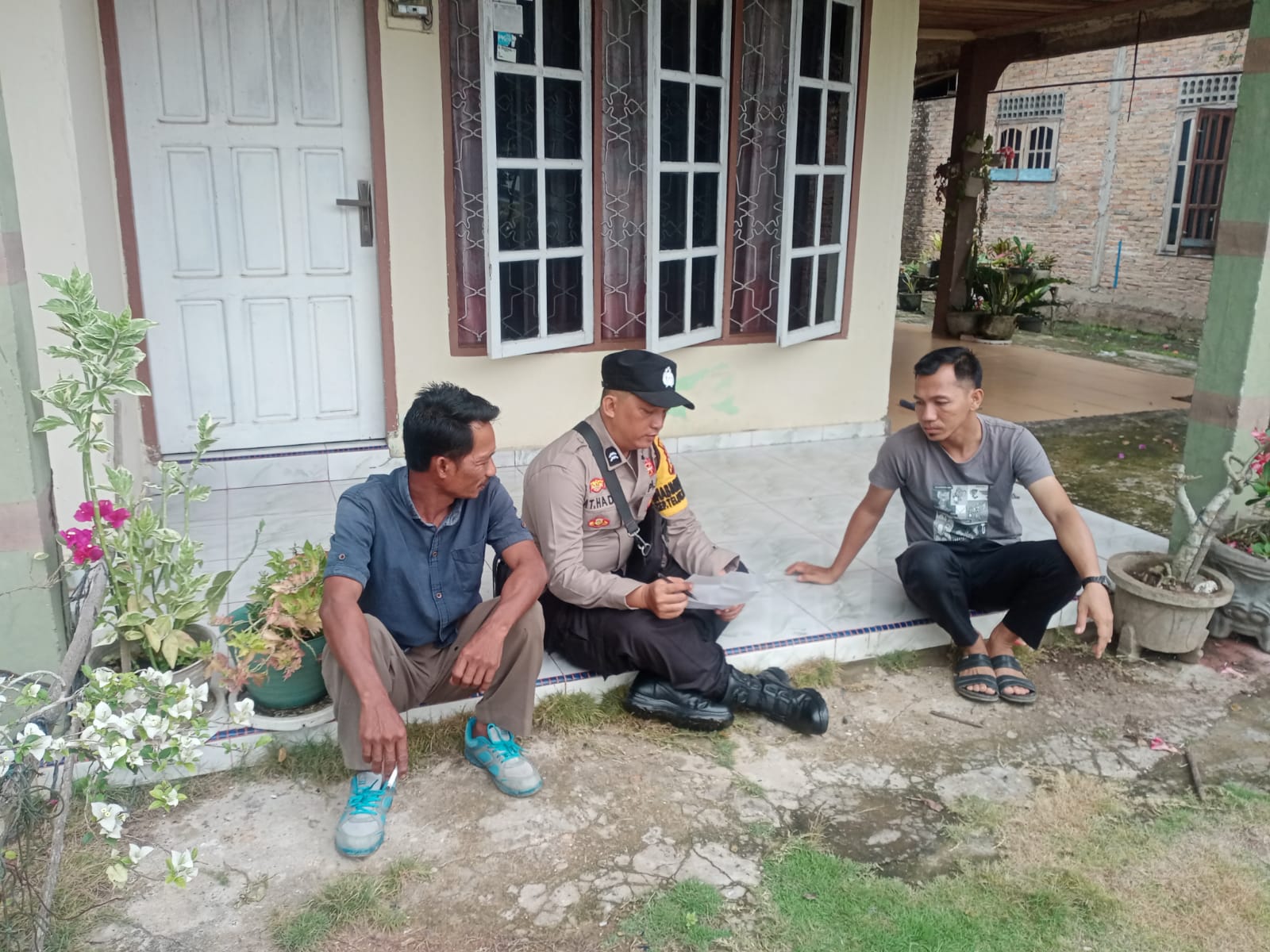 Bhabinkamtibmas Teluk Pulau Hulu Gencarkan Cooling System Pilkada Damai untuk Antisipasi Hoaks Pasca Pilkada Serentak