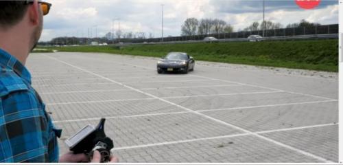 Layaknya Mainan, Corvette C6 Dikendalikan Menggunakan Remote Control